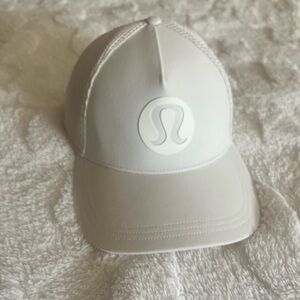 Lululemon cream trucker hat